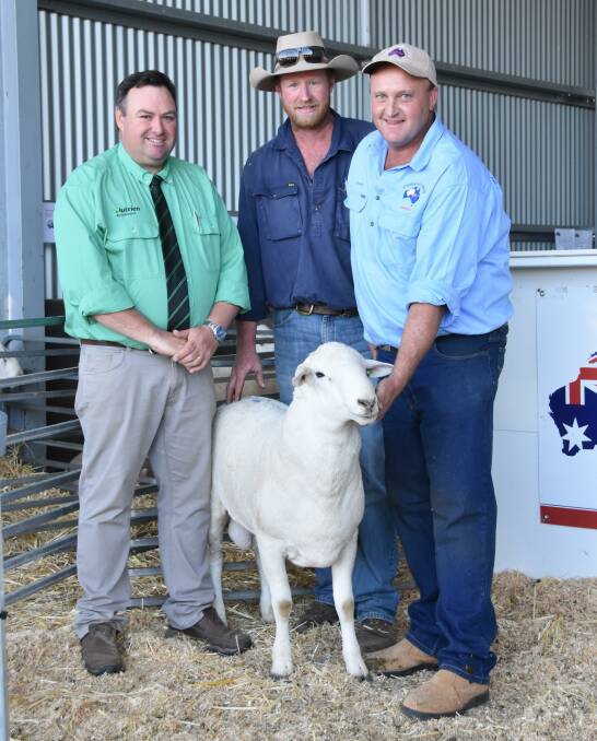 Top price $8500 Ardess 190276 with agent Brad Wilson, Nutrien, Dan Colley, Grudgury stud manager, Bedgerebong and Ardess vendor Robert Gilmore. 