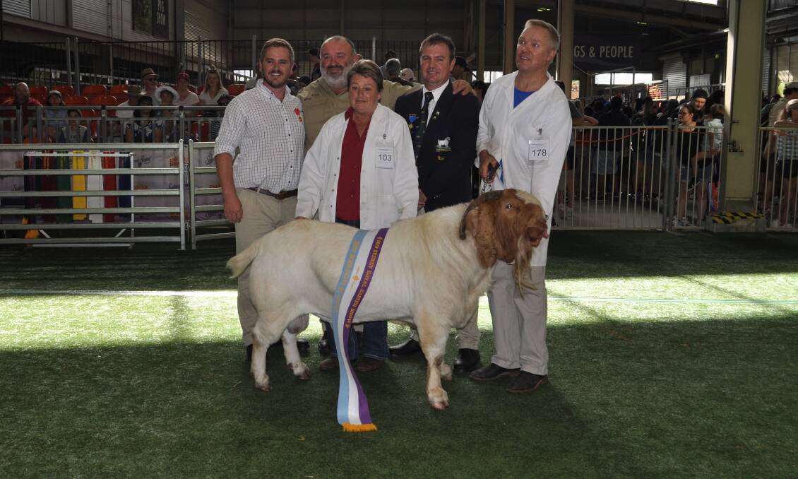 Danie Strauss; Richard Zidarew and Tracey Wood, Pacifica stud; judge Johan Strauss, and Pierre Bouwer with Best Boer Goat in Show Pacifica PFK 100.
