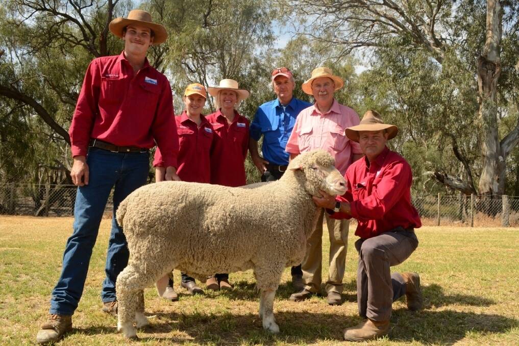 Sandy, Georgie and Margie Pye, Caroonboon Station, Moulamein, with Bruce Barnes-Webb, DD Dohnes, Moama; Clyde McKenzie, Elders Deniliquin, and Uardry and Calga studmaster Jason Southwell, with the top priced ram purchased by Mr Barnes-Webb.