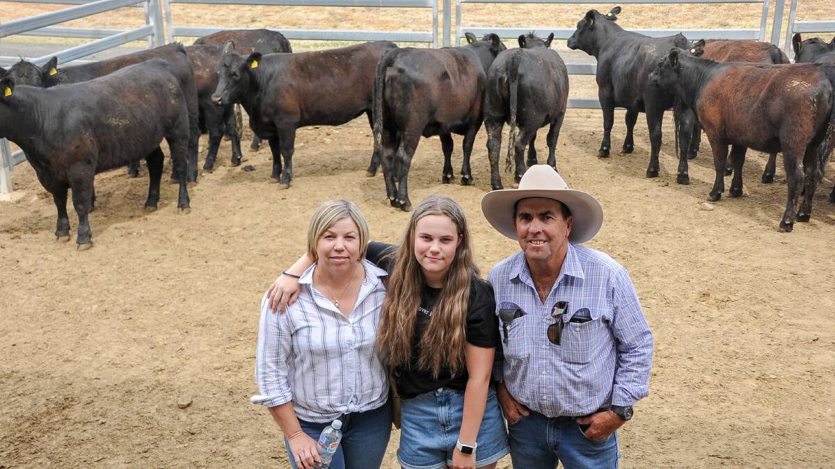 Phillippa, Jess and Jon Ballard of Turrabambeen, Manill, paid $1650 and $1600 per head for 18 Angus heifers. 