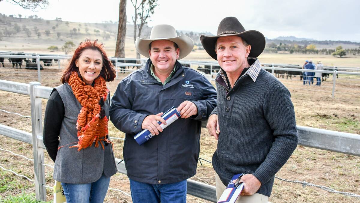 Volume buyers Cathy and Graham Finlayson, Bokhara Diversified, Brewarrina, purchased 11 bulls with their agent (centre) Greg Seiler of Landmark Walsh Hughes, Bourke. 
