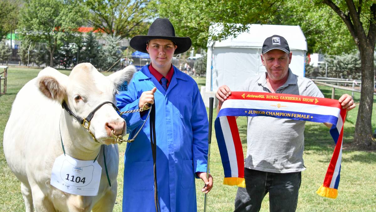 The junior champion female, Ryce Cutie Pie 18, with handler Rhys Kell and ribbon presenter Shane Smeathers. 