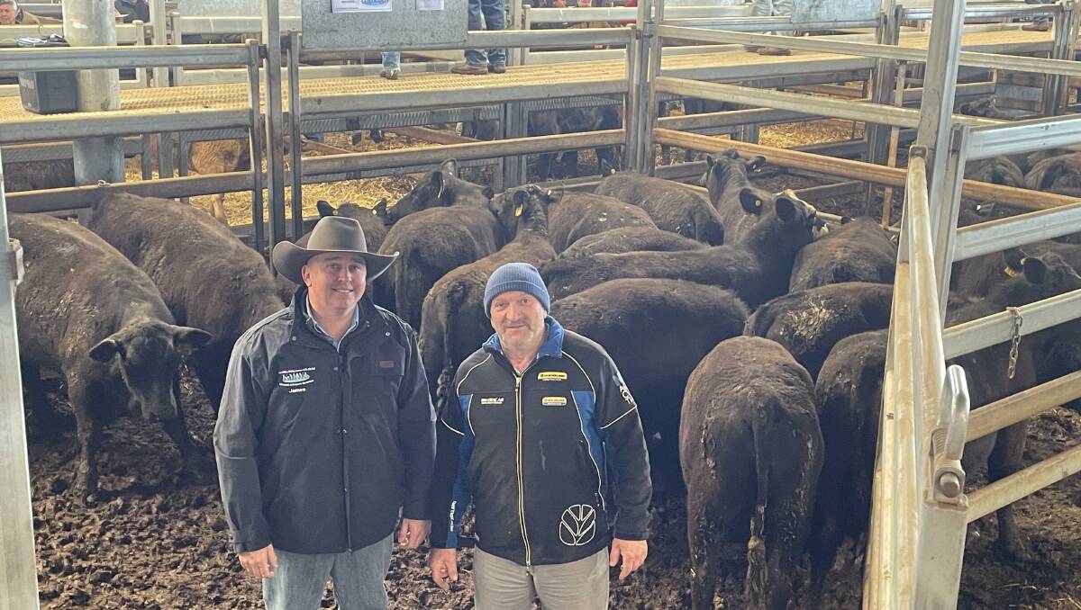 James Litt, Kevin Miller, Whitty, Lennon and Company, Cumnock, with Silvio Polinelli, Craiburn, Bowen Park, who sold 318kg nine- to 10-month-old heifers for $625 a head at Carcoar last Friday. Picture by Karen Bailey.