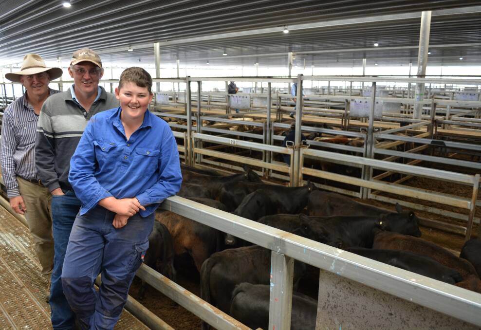 McCarron Cullinane agent Lindsay Fryer, Orange, with Chris and Campbell Roweth, "Nullawonga", Browns Creek, who sold 51 March-drop Angus steers at the CTLX, Carcoar, store sale last Friday. Their top pen sold for $1045/head.