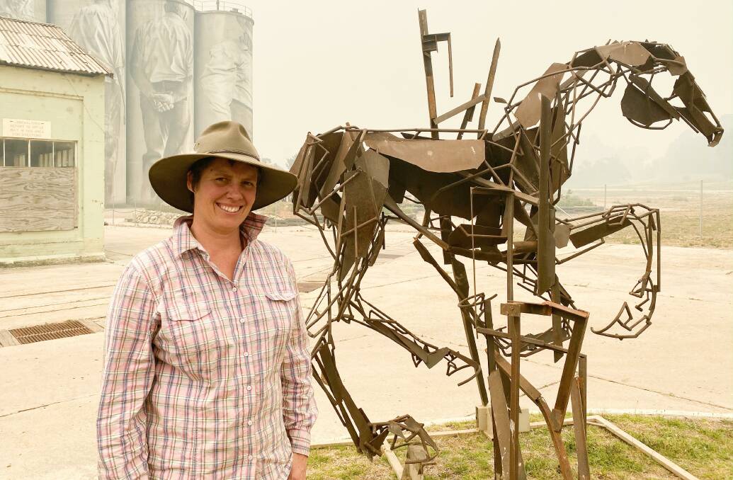 Local artist Harrie Fasher is best known for her equine sculptures, but enthusiastically supported the Oberon project right from the start.